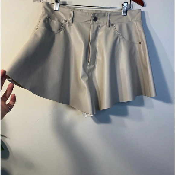 NWT BLANK NYC | VEGAN LEATHER FLUTTER SHORTS | CLEAR CUT - Picture 6 of 11